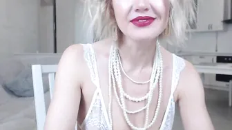 alexiangel naughty slut fucks anus phallus