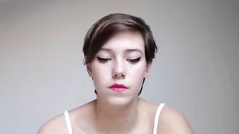 alicen0 undresses and shows puffy bread