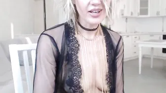 alexiangel  cam girl  masturbates shaved vagina