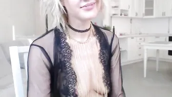 alexiangel  cam girl  masturbates shaved vagina