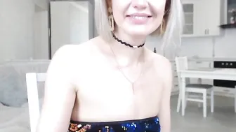 alexiangel beautiful lady gently masturbates pussy