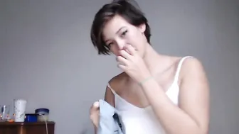 alicen0 great girl fucks shaved cunt