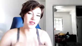 alicen0 cute chick gently pulls pussy