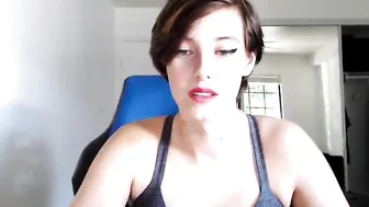 alicen0 cute chick gently pulls pussy