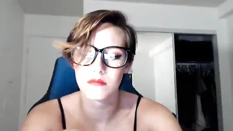 alicen0 hot lady furiously twirling big ass