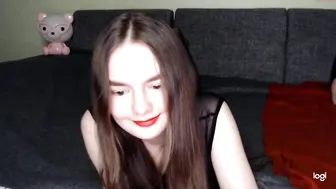alex_jane black-haired confused - having fun in fries