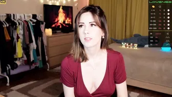 _blackbee_ erotic dance and a good suction dildos from a blonde female