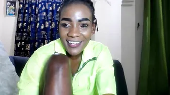 bisquitina22 yelling from violent orgasm