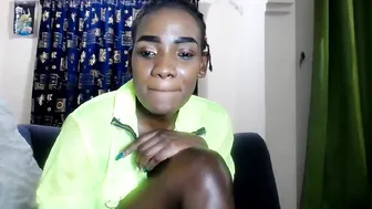 bisquitina22 yelling from violent orgasm