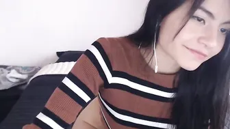 holly_bunny23 naughty lady fucks her ass hard