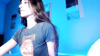 _stella_rose_ hot brunette girl pulls her pussy