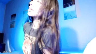 _stella_rose_ hot brunette girl pulls her pussy