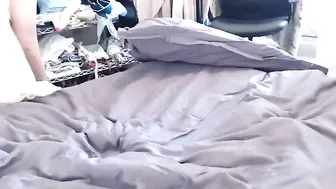 bijoux__blue teen slut gently jerks her pussy