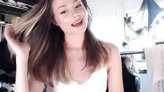 bijoux__blue teen slut gently jerks her pussy