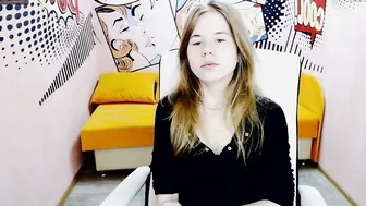 lori_bunny crazy woman fucks pussy with phallus