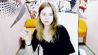 lori_bunny crazy woman fucks pussy with phallus