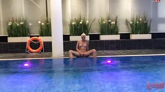 schnuggie91 smeared her incredibly hot body with oil