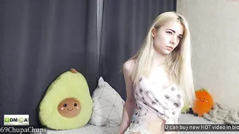 69chupachups plump bitch massages nipples