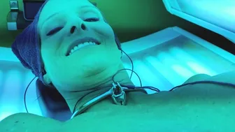 Syren De Mer delightful beauty fucks a shaved vagina