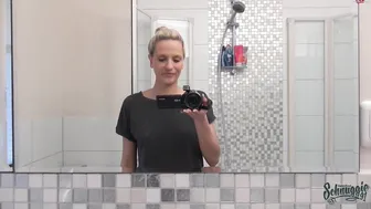 schnuggie91 courtesan takes off her tights, showing charms