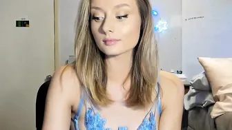 bijoux__blue gets an orgasm from jerking