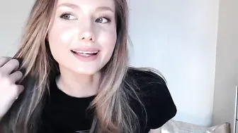 bijoux__blue mature masturbates in front of webcam