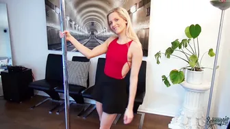 schnuggie91 Black-haired woman