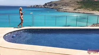 schnuggie91 vicious bitch pulls vagina with fingers