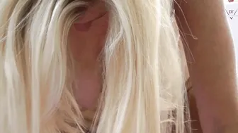 Dirty Tina sponge courtesan in the office spoils himself with pleasures