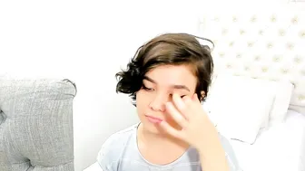 1genesis cute chick jerking her pussy with a phallus