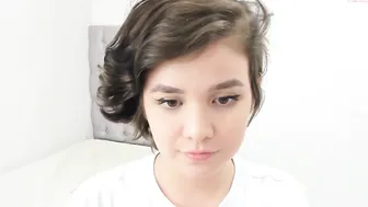 1genesis busty harlot fingering pussy