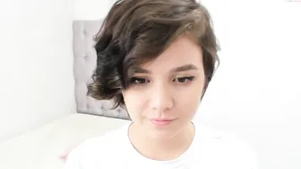 1genesis busty harlot fingering pussy