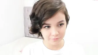 1genesis busty harlot fingering pussy