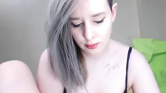 vawnievoulphie obstinate mare fingers jerking her pussy