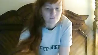 sexy_chebby hot bitch caresses shaved cunt