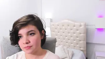 1genesis mature slut jerking juicy pussy