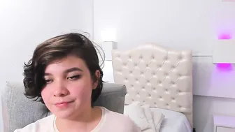 1genesis mature slut jerking juicy pussy