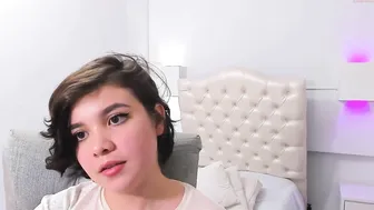 1genesis mature slut jerking juicy pussy