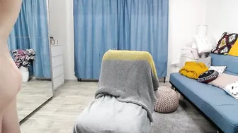 little_mystery hot brunettes show shaved holes