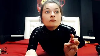 lily_monster skinny squirt stretches the vagina