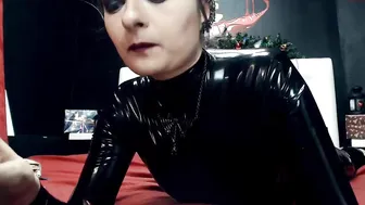lily_monster skin masturbates pussy