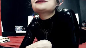 lily_monster skin masturbates pussy