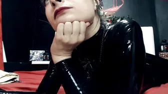 lily_monster skin masturbates pussy