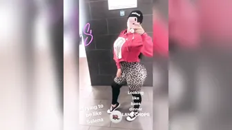Sandra Latina pretty woman pervertedly poops