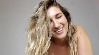 pink_velvet_dreams crazy beauty takes off her red dress