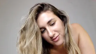 pink_velvet_dreams crazy beauty takes off her red dress