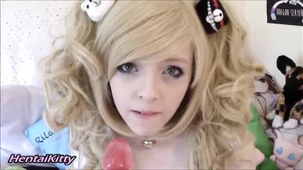 Lewd Lychee beautiful lady gently masturbates pussy