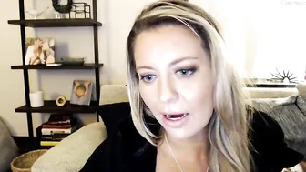 vanessavice19 sexy ladies teasing shaved pussies