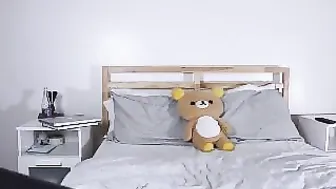 senrii Savory lady caresses pussy with her finger