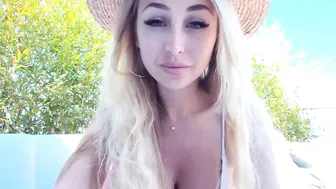 ariannasecret Brunette in stockings rides sex toy